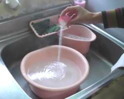 タライにお湯